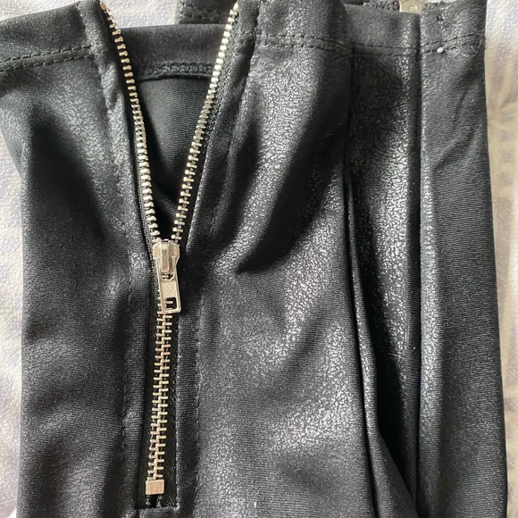 ❄️ 4/$20 Faux Leather/Crackle Leggings - Picture 2 of 4